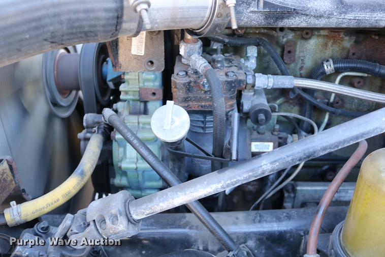 image for item DC3581 2005 Freightliner Columbia 120 semi truck