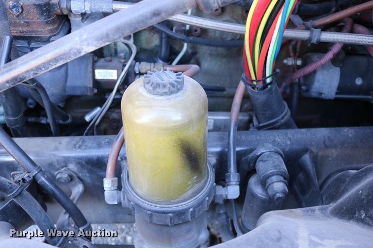 image for item DC3581 2005 Freightliner Columbia 120 semi truck