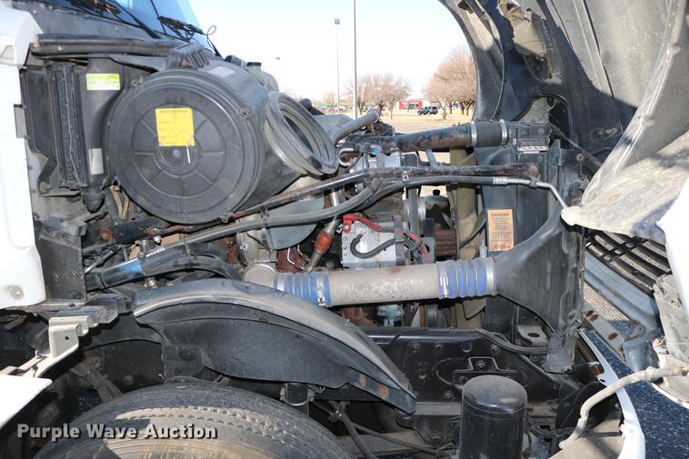 image for item DC3581 2005 Freightliner Columbia 120 semi truck