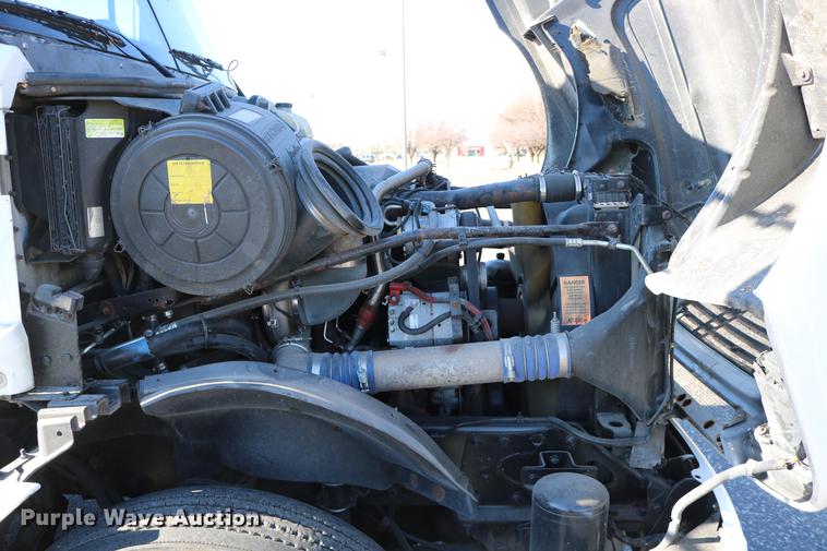 image for item DC3581 2005 Freightliner Columbia 120 semi truck