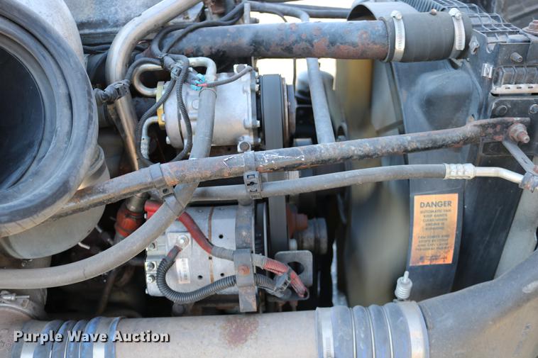 image for item DC3581 2005 Freightliner Columbia 120 semi truck