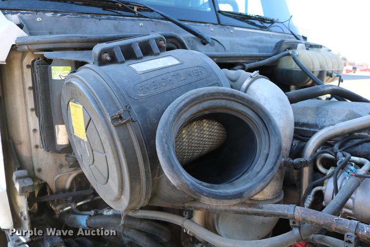 image for item DC3581 2005 Freightliner Columbia 120 semi truck