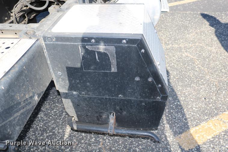 image for item DC3581 2005 Freightliner Columbia 120 semi truck