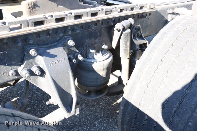 image for item DC3581 2005 Freightliner Columbia 120 semi truck