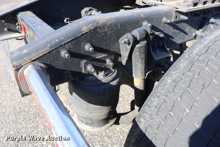 image for item DC3581 2005 Freightliner Columbia 120 semi truck