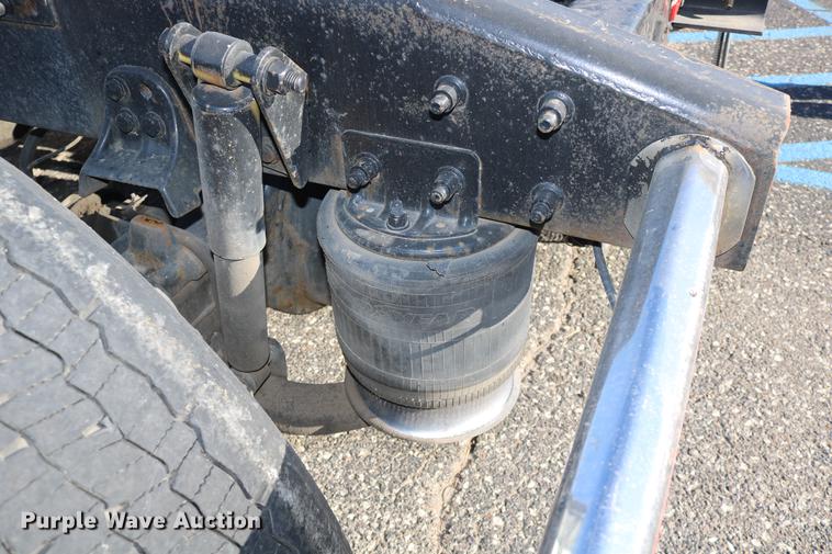 image for item DC3581 2005 Freightliner Columbia 120 semi truck