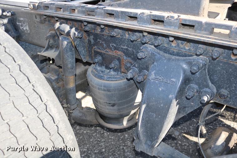 image for item DC3581 2005 Freightliner Columbia 120 semi truck