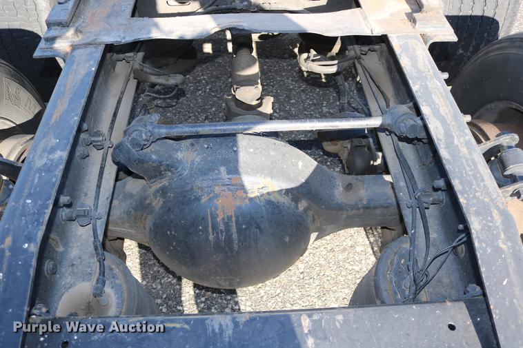 image for item DC3581 2005 Freightliner Columbia 120 semi truck