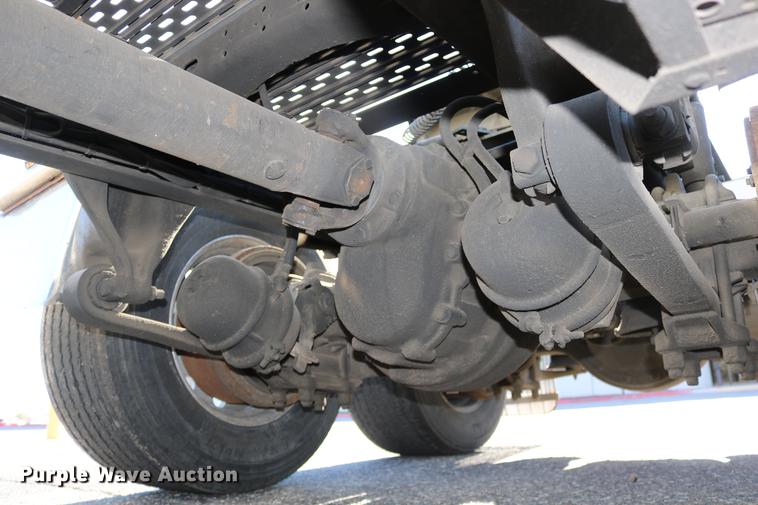 image for item DC3581 2005 Freightliner Columbia 120 semi truck