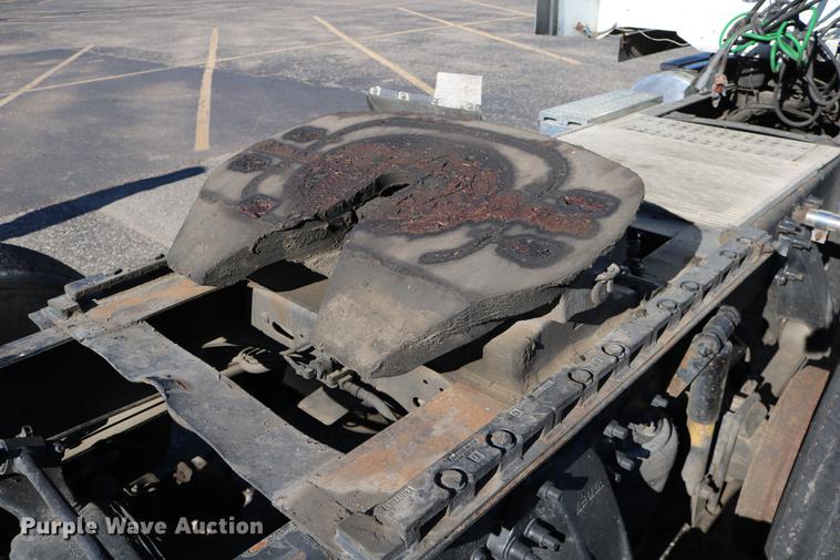 image for item DC3581 2005 Freightliner Columbia 120 semi truck