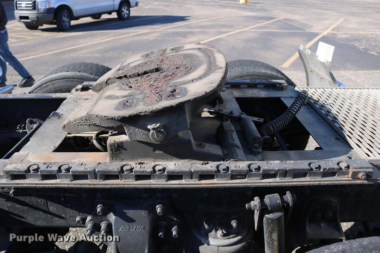 image for item DC3581 2005 Freightliner Columbia 120 semi truck