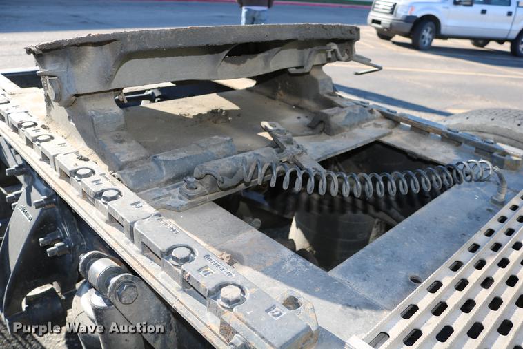 image for item DC3581 2005 Freightliner Columbia 120 semi truck