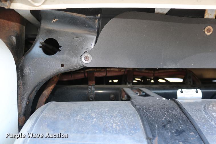 image for item DC3581 2005 Freightliner Columbia 120 semi truck