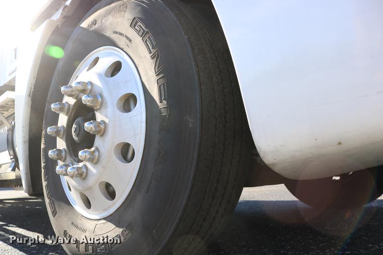 image for item DC3581 2005 Freightliner Columbia 120 semi truck