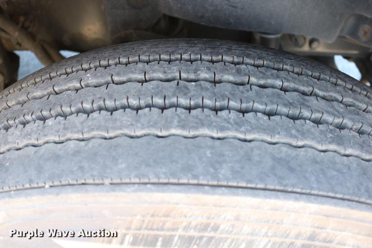 image for item DC3581 2005 Freightliner Columbia 120 semi truck