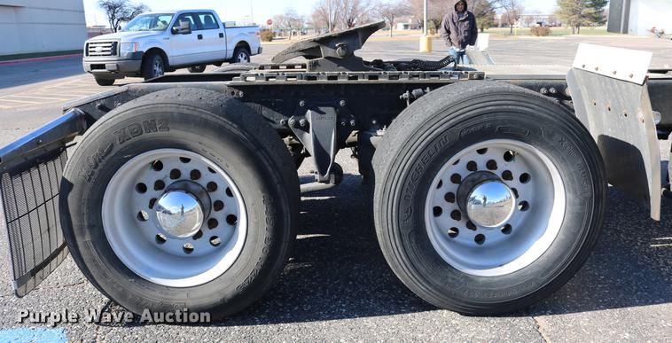 image for item DC3581 2005 Freightliner Columbia 120 semi truck