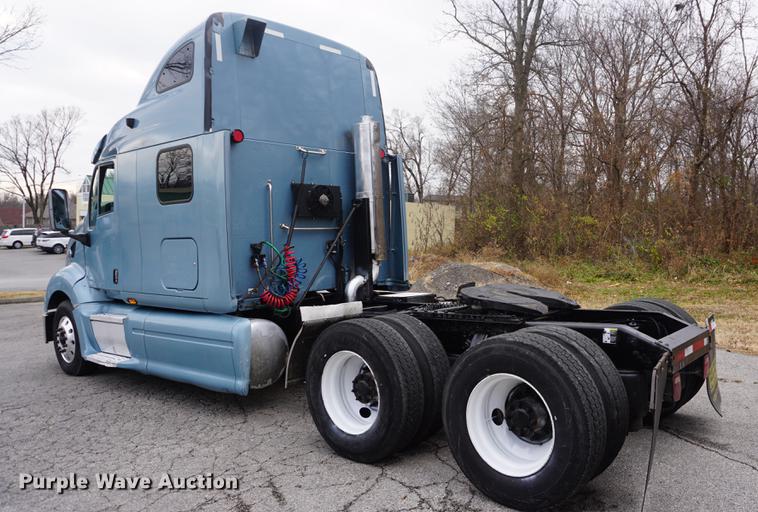 image for item DC5437 2010 Peterbilt 387 semi truck