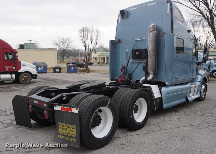 image for item DC5437 2010 Peterbilt 387 semi truck