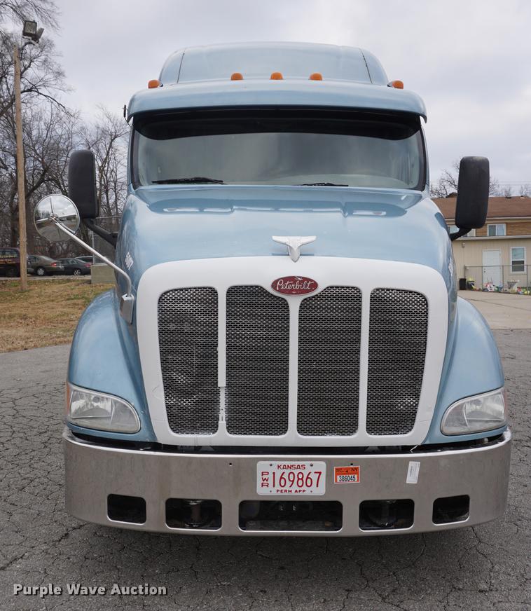 image for item DC5437 2010 Peterbilt 387 semi truck