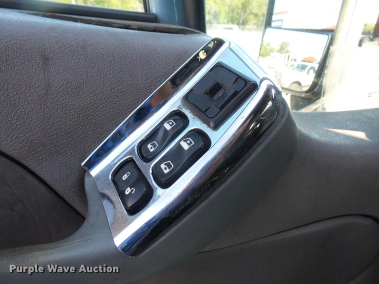 image for item DC5437 2010 Peterbilt 387 semi truck