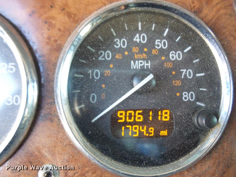 image for item DC5437 2010 Peterbilt 387 semi truck