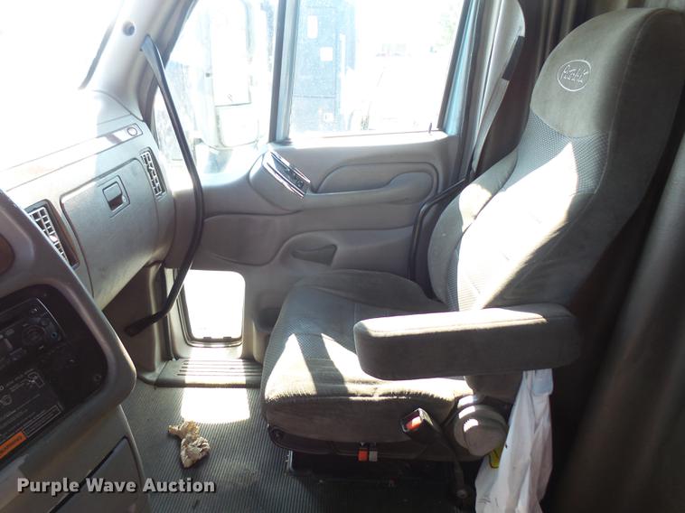 image for item DC5437 2010 Peterbilt 387 semi truck