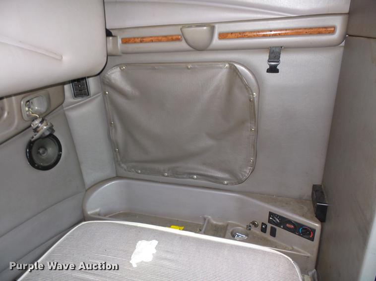 image for item DC5437 2010 Peterbilt 387 semi truck