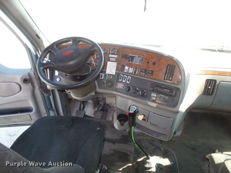 image for item DC5437 2010 Peterbilt 387 semi truck