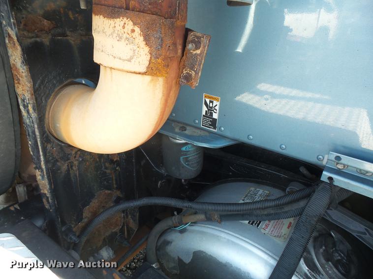 image for item DC5437 2010 Peterbilt 387 semi truck