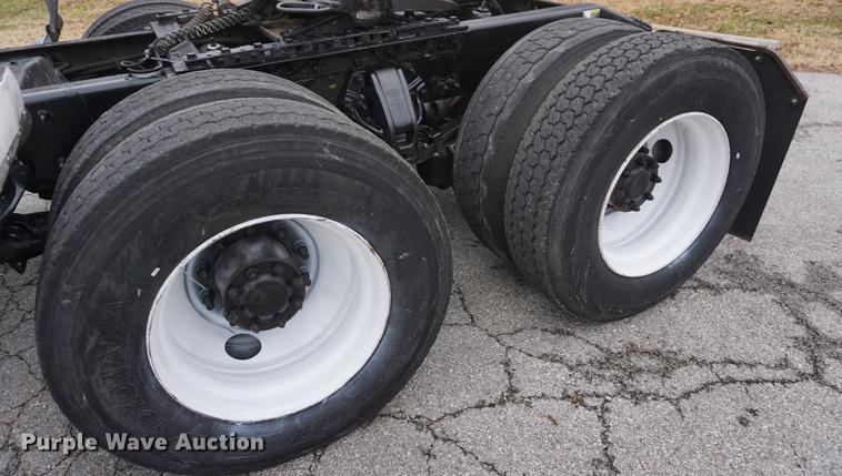 image for item DC5437 2010 Peterbilt 387 semi truck