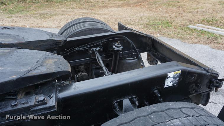 image for item DC5437 2010 Peterbilt 387 semi truck