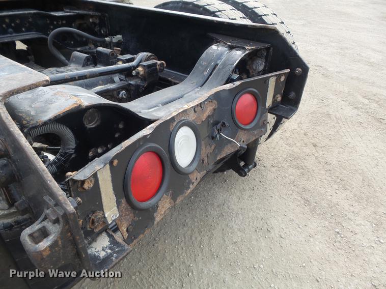 image for item DC7469 2003 Mack CV713 semi truck