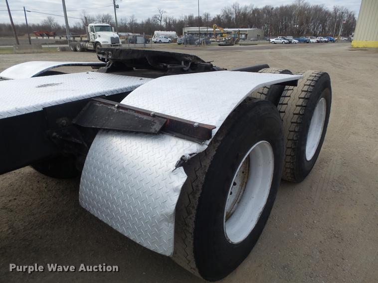 image for item DC7469 2003 Mack CV713 semi truck