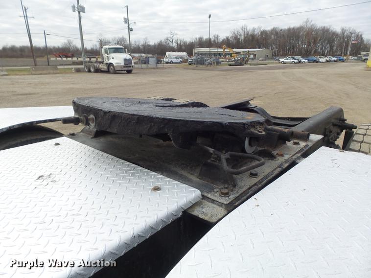 image for item DC7469 2003 Mack CV713 semi truck