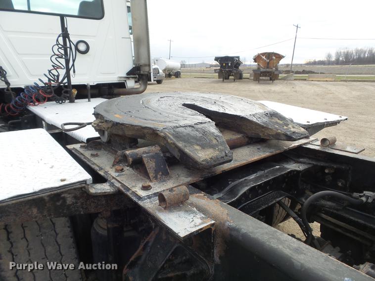 image for item DC7469 2003 Mack CV713 semi truck