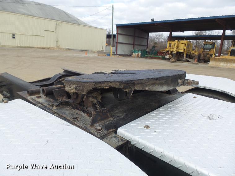 image for item DC7469 2003 Mack CV713 semi truck