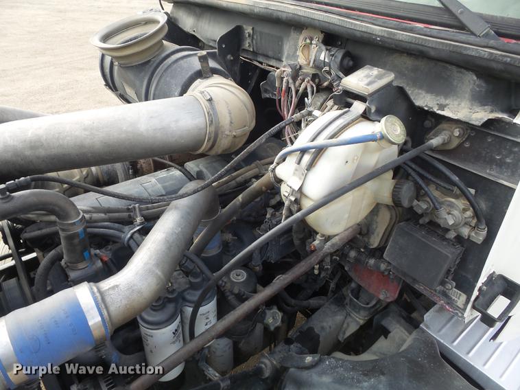 image for item DC7469 2003 Mack CV713 semi truck