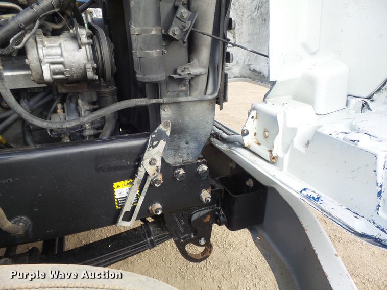 image for item DC7469 2003 Mack CV713 semi truck