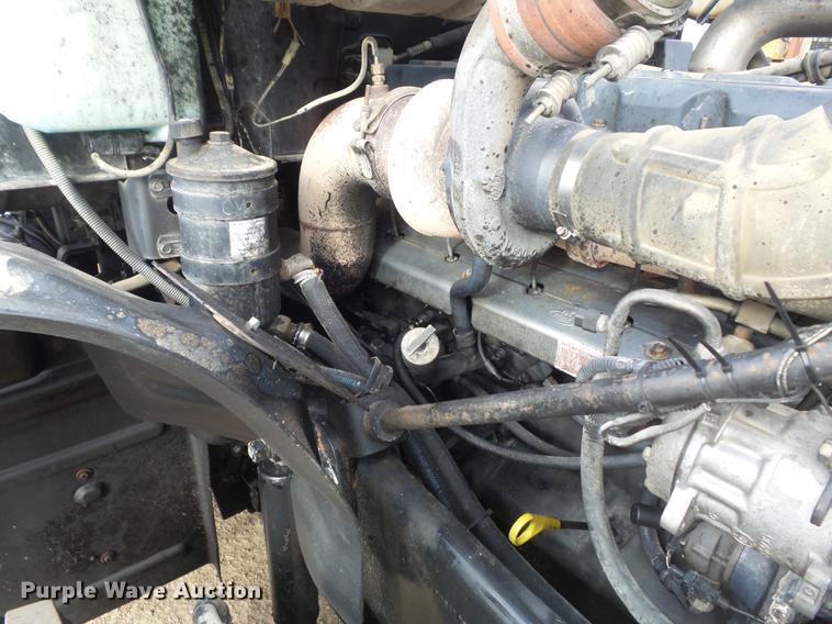 image for item DC7469 2003 Mack CV713 semi truck