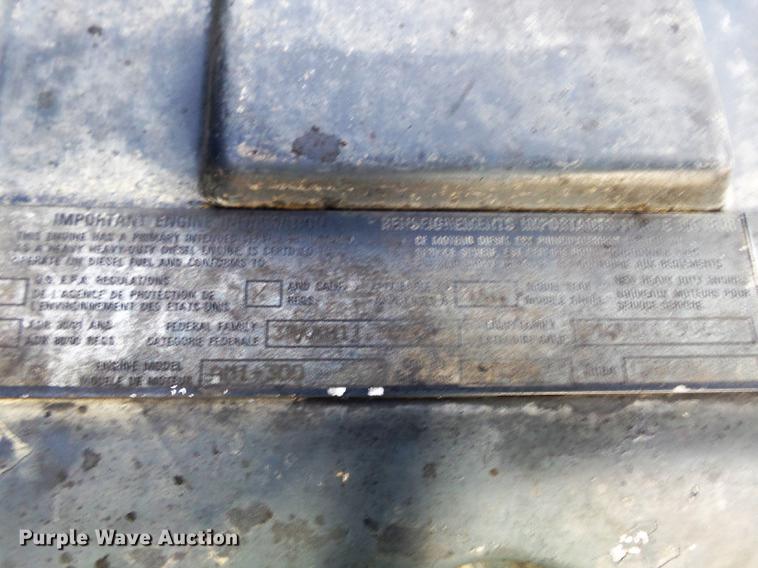 image for item DC7469 2003 Mack CV713 semi truck