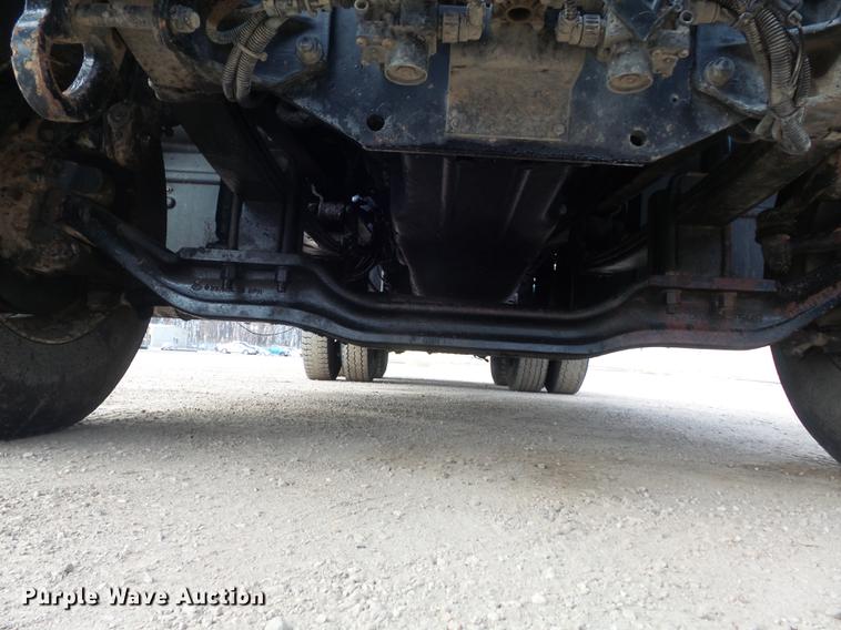 image for item DC7469 2003 Mack CV713 semi truck