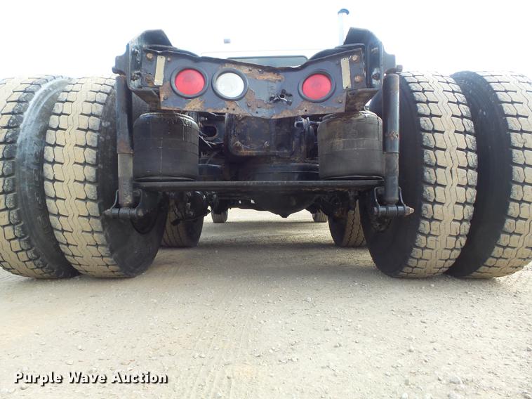 image for item DC7469 2003 Mack CV713 semi truck