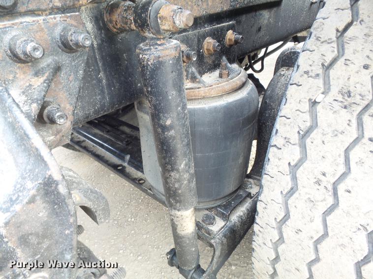 image for item DC7469 2003 Mack CV713 semi truck