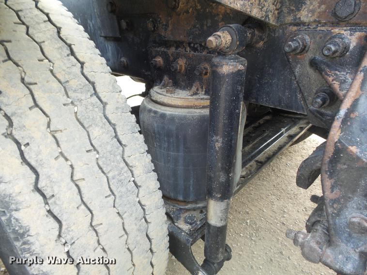 image for item DC7469 2003 Mack CV713 semi truck