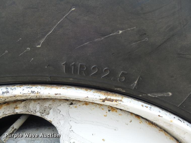 image for item DC7469 2003 Mack CV713 semi truck