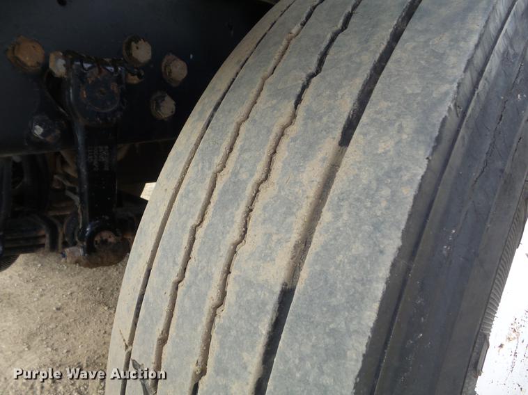 image for item DC7469 2003 Mack CV713 semi truck