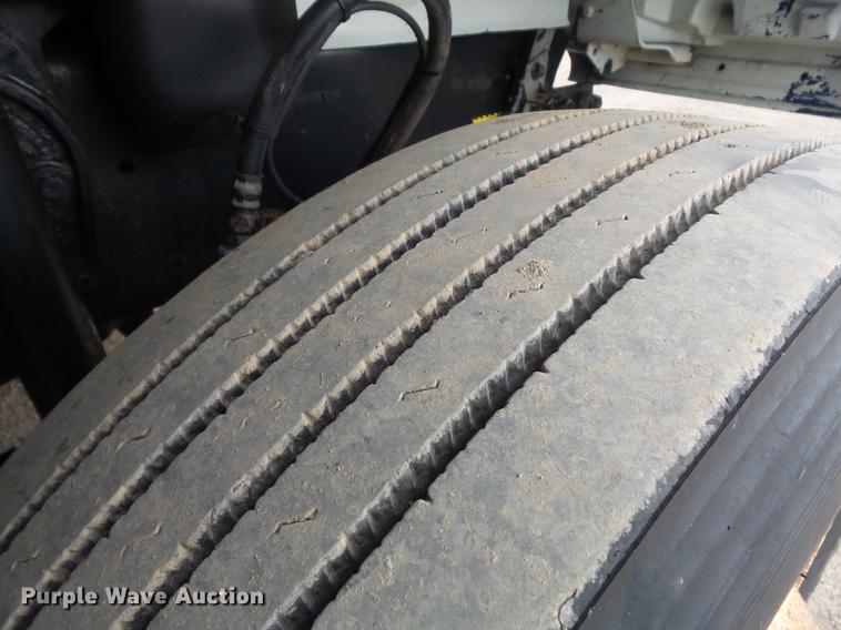 image for item DC7469 2003 Mack CV713 semi truck