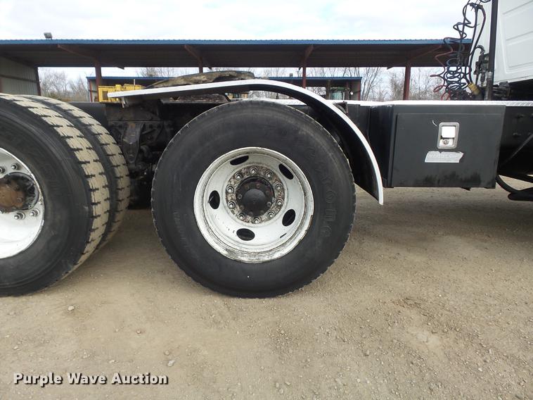 image for item DC7469 2003 Mack CV713 semi truck