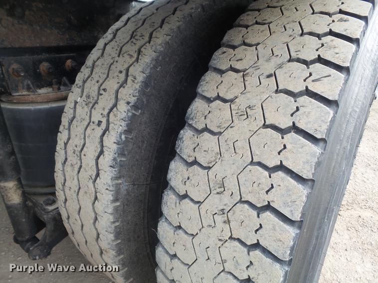 image for item DC7469 2003 Mack CV713 semi truck