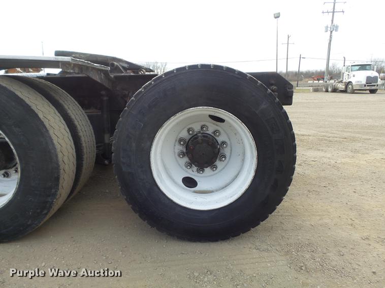 image for item DC7469 2003 Mack CV713 semi truck